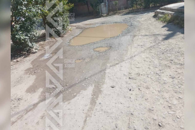 Küçələrdən birində üç gündür çirkab axır