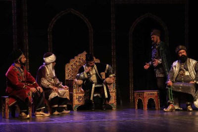 Akademik Milli Dram Teatrı Nizami yurdunda səhnəyə çıxıb