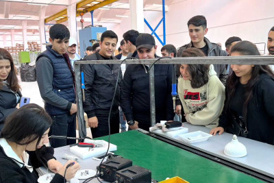 Tələbələr LED lampa növünün istehsalı ilə tanış olublar