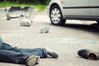 17 yaşlı oğlanı maşın vurub