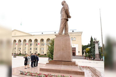 Şagirdlər anım günü ilə əlaqədar yürüş ediblər