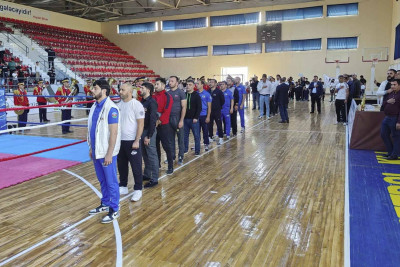 Kikboksinq üzrə açıq birincilik baş tutub