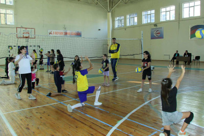 “Gəncə” VK-nın baş məşqçisi yeniyetmə voleybolçularla görüşüb