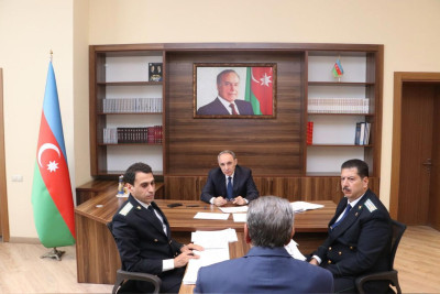 Kamran Əliyev sakinlərin müraciətlərini dinləyib