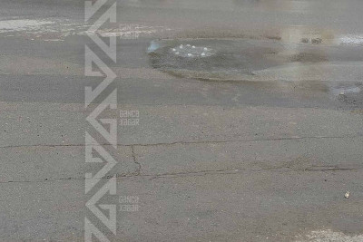 Atatürk prospektində su borusu partlayıb