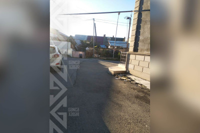 Şəhərin iki küçəsində dirəklər qəzalı vəziyyətdədir