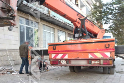 Şəhərdə bir neçə binanın fasadı yenilənir