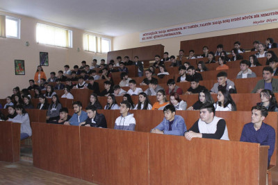 Tələbələr könüllülük fəaliyyəti barədə maarifləniblər