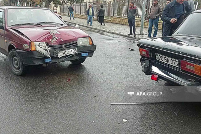 Şəhərin mərkəzində üç maşın toqquşub
