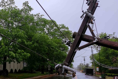 Güclü külək elektrik enerjisinin verilişində fasilə yaradıb