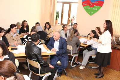 200-dək müəllim təlimdə iştirak edib