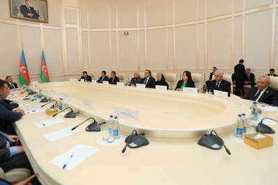 "Tariximizin Zəfər Salnaməsi" adlı dəyirmi masa baş tutub