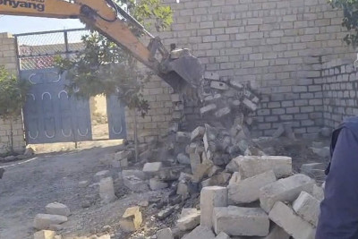 Şəhər ərazisində icazəsi olmadan tikilən obyektlər sökülüb