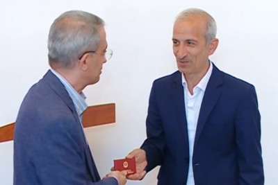 Yazıçılar Birliyinə yeni qəbul olunanlara üzvlük vəsiqələri təqdim olunub