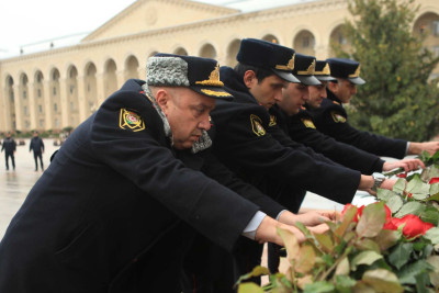 İcra Hakimiyyəti və digər qurumların nümayəndələri Heydər Əliyevin abidəsini ziyarət ediblər