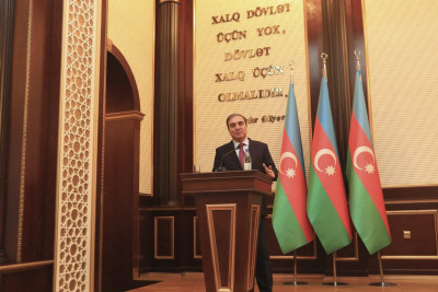 Niyazi Bayramov kollektivi bayram münasibətilə təbrik edib