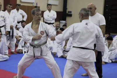 Məşhur karate ustası seminar və qara kəmər imtahanı keçirib