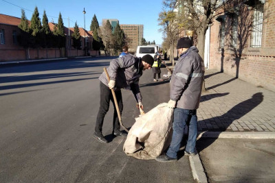 Şəhərin bir sıra küçələrində genişmiqyaslı təmizlik işləri görülüb