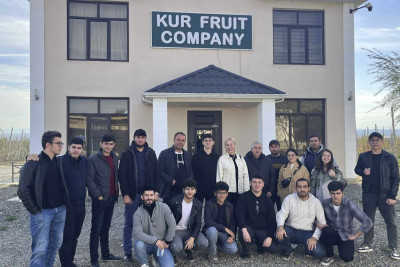 Tələbələr Ceyrançöl ərazisindəki meyvə bağlarında olublar