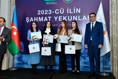 Nazir Fərid Qayıbov Ülviyyə Fətəliyevanı təltif edib