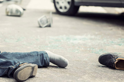 Yolu keçmək istəyən kişini maşın vurub