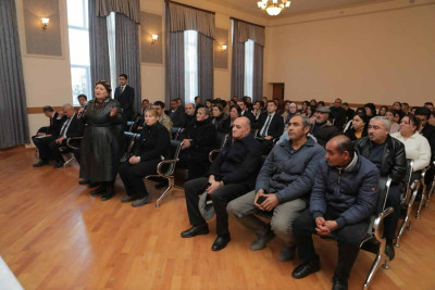 Şəhər başçısı sakinlərin müraciətlərini dinləyib