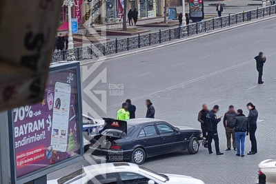 İki yolun kəsişməsində qəza qeydə alınıb