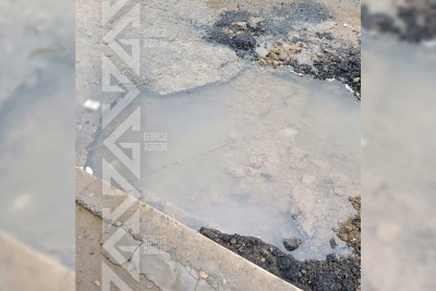 Küçələrdən birində su borusu partlayıb