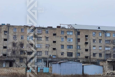 Binanın dağılan dam örtüyü təmir olunmayıb