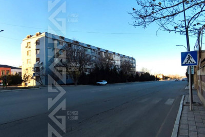 Üzeyir Hacıbəyli küçəsində piyadalar üçün təhlükə yaranıb