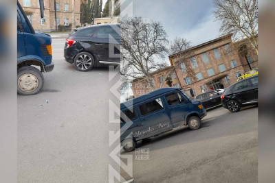 Sərnişin avtobusu minik maşını ilə toqquşub