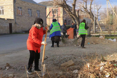 Şəhərin bir sıra küçələri təmizlənib