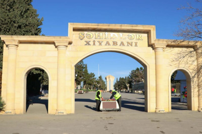 Şəhərin bir sıra ərazilərinə dekorativ güllər əkilib