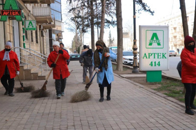 Şəhərin küçələrində genişmiqyaslı təmizlik işləri aparılıb