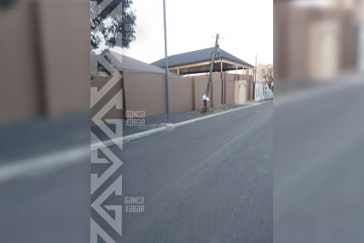 Şəhərin iki küçəsində dirəklər qəzalı vəziyyətdədir