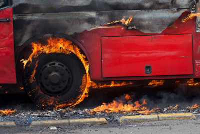 Sərnişin avtobusu yanıb