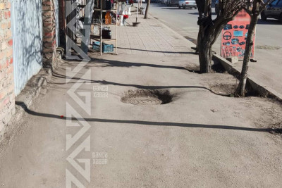 Üç ərazidə lüklər piyadalara və avtomobillərə təhlükə yaradır