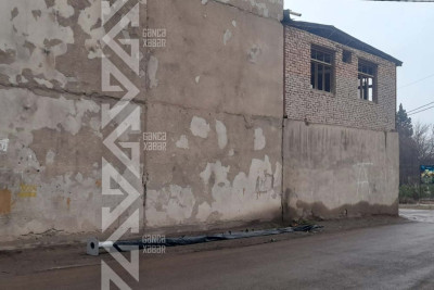 Şota Rustaveli küçəsində işıq dirəkləri quraşdırılır