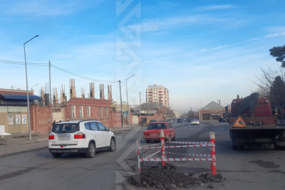 Yeni Gəncədə bir neçə gündür partlamış boru təmir edilməyib