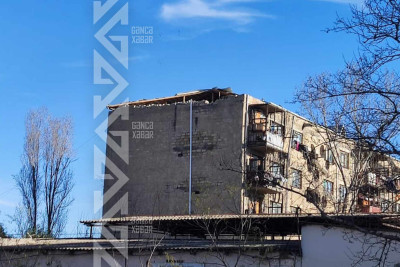 Güclü küləyin yararsız hala saldığı dam örtüyü təmir edilməyib