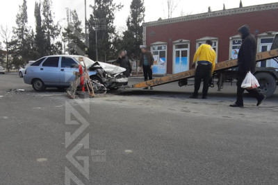 İki nəqliyyat vasitəsi toqquşub