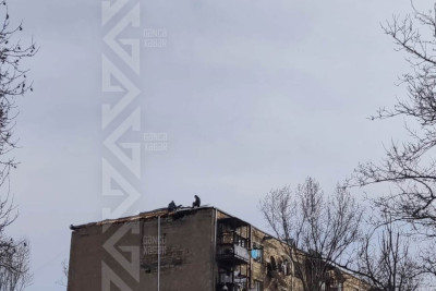 Yataqxanaların birinin dam örtüyü təmir edilir