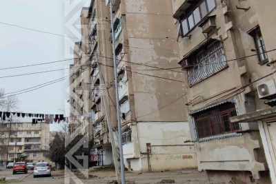 Şəhərin iki küçəsində işıq dirəkləri quraşdırılır