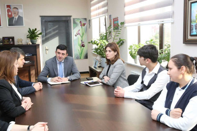 Regional Təhsil İdarəsinin müdiri şagirdlərlə görüşüb