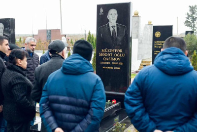 Müzəffər Qasımovun məzarı ziyarət olunub