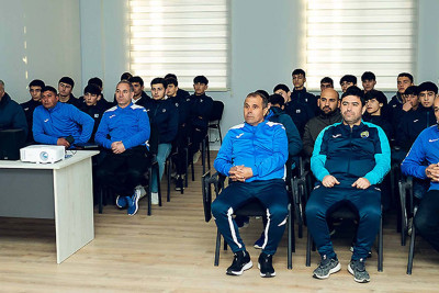 UEFA-nın nümayəndəsi “Kəpəz”in heyətinə seminar keçib