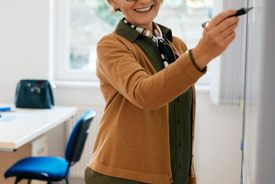 Tədris mərkəzlərindən birinin rəhbəri pulsuz dərslər keçəcək