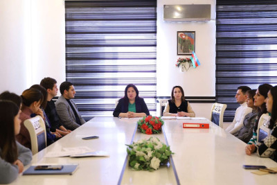 GDU-nun prorektoru doktorantlarla görüşüb