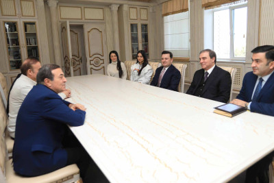 Şəhər başçısı Mənsum İbrahimovla görüşüb