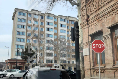 Küçə və prospektin kəsişməsində işləməyən işıqforlar sıxlıq yaradıb